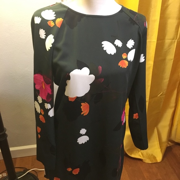 Lovely dark green floral swing style dress - Picture 2 of 6